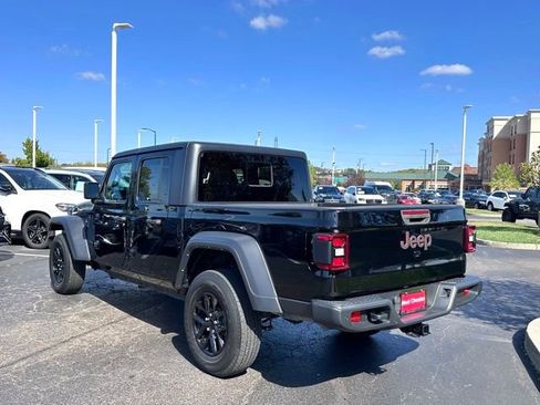 Used 2021 Jeep Gladiator Sport image 8