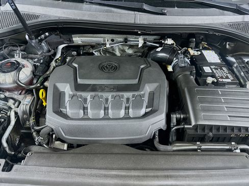 Used 2023 Volkswagen Tiguan SE R-Line image 33