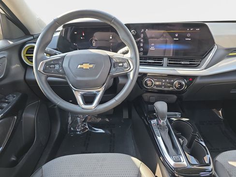 Used 2024 Chevrolet Trax LT w/ Driver Confidence Package FWD image 18