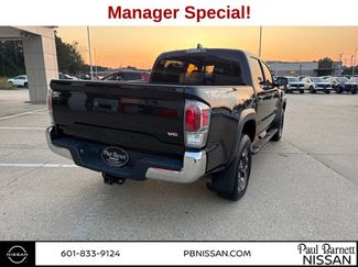 Used 2022 Toyota Tacoma TRD Off-Road video 3