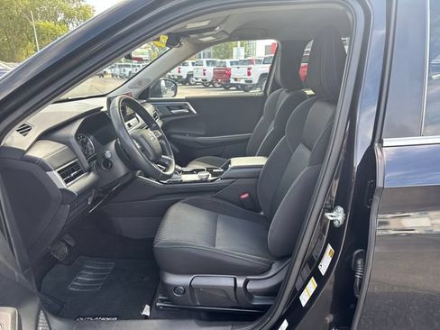 Used 2025 Mitsubishi Outlander ES AWD/4WD image 9
