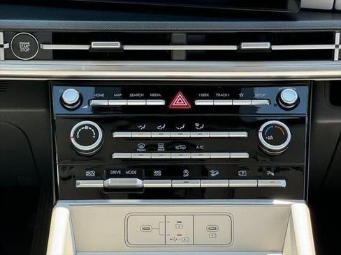 Used 2025 Hyundai Santa Fe SE image 10