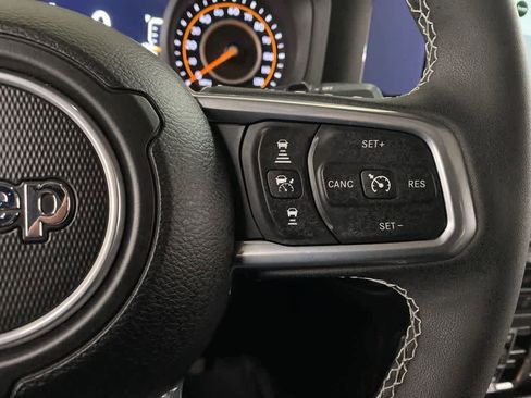 Used 2025 Jeep Wrangler Sahara image 21