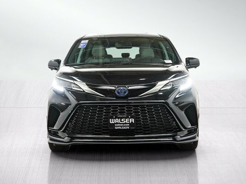 Used 2024 Toyota Sienna XSE FWD image 8