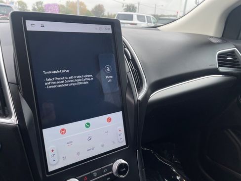 Used 2024 Ford Edge Titanium image 12