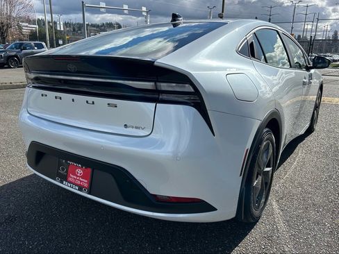 New 2026 Toyota Prius Plug-In Hybrid image 5