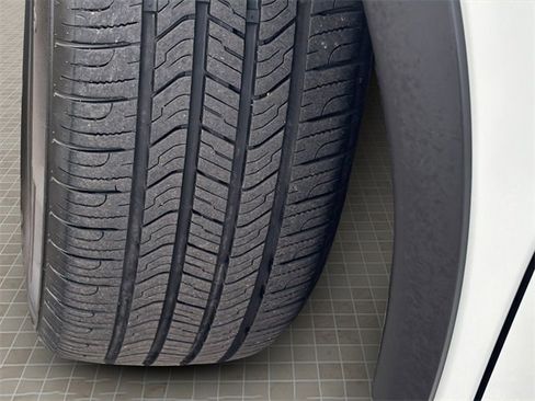 Used 2024 Nissan Rogue SV image 11