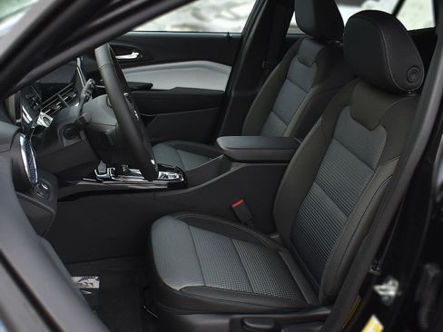 New 2026 Chevrolet Trax LT w/ Driver Confidence Package image 9