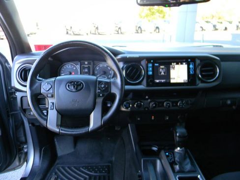 Used 2017 Toyota Tacoma TRD Off-Road image 16