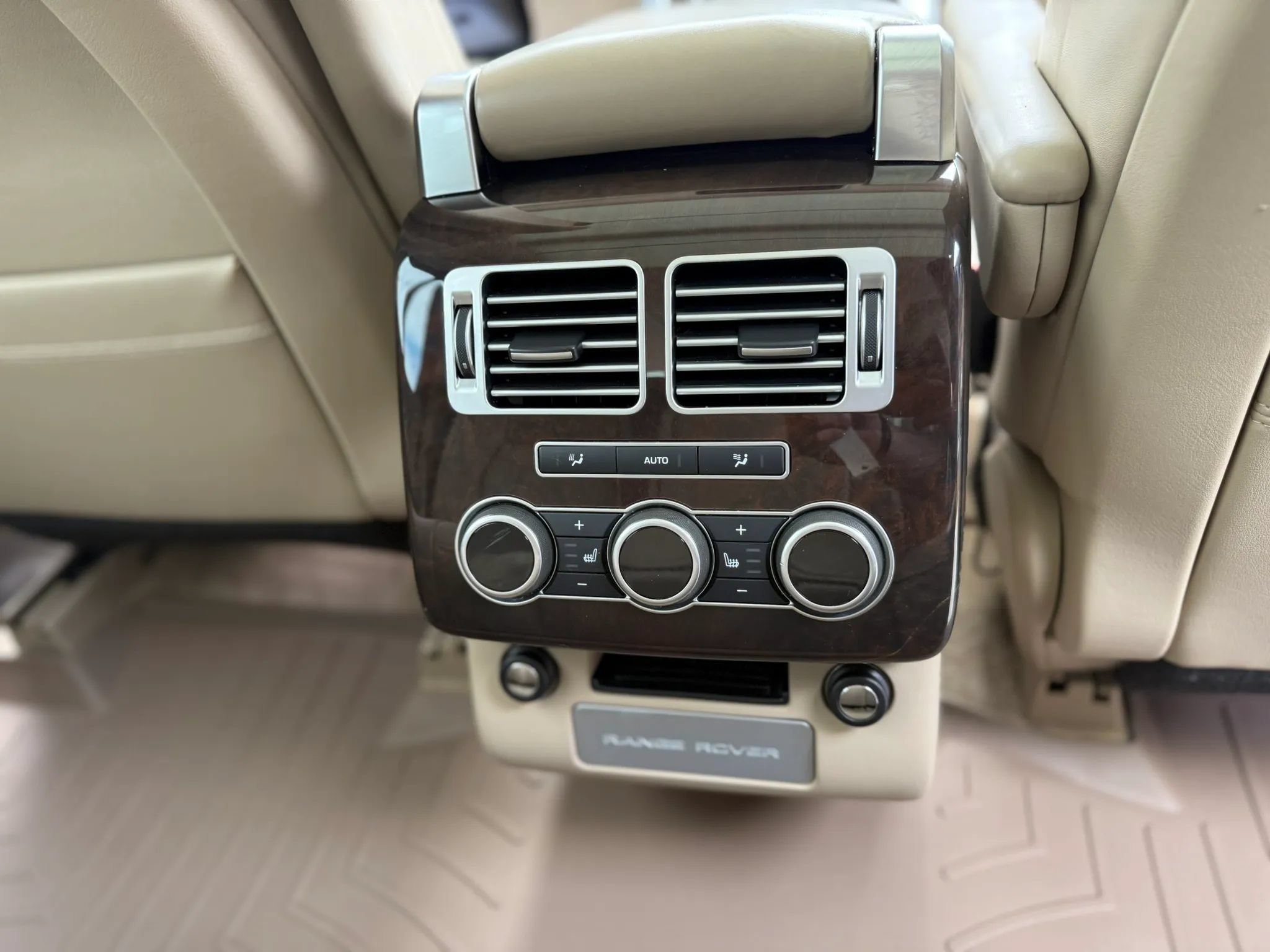 Used 2017 Land Rover Range Rover Supercharged AWD/4WD image 19