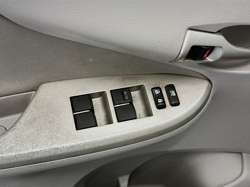 Used 2013 Toyota Corolla LE image 15