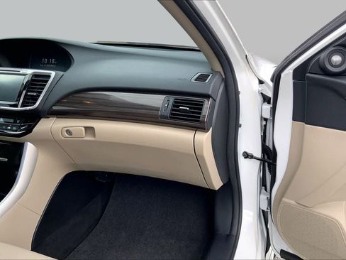 Used 2016 Honda Accord Touring image 19