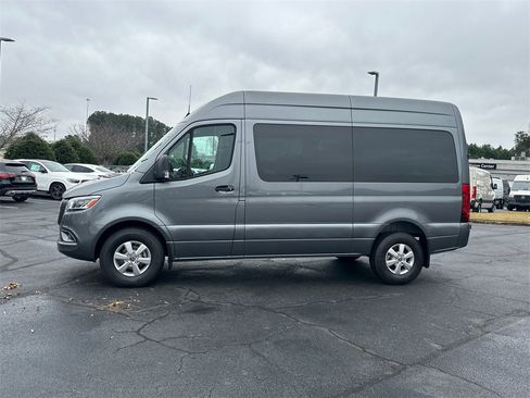 Used 2023 Mercedes-Benz Sprinter 2500 image 4