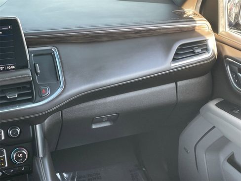 Used 2021 Chevrolet Suburban Z71 w/ Z71 Off-Road Package image 17