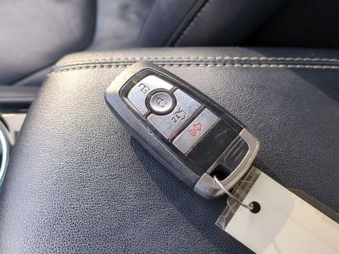 Used 2018 Ford Edge Titanium image 37