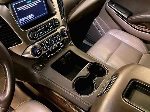 Used 2020 Chevrolet Suburban LT AWD/4WD image 15