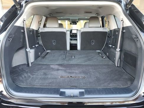 Certified 2021 Toyota Highlander XLE image 25