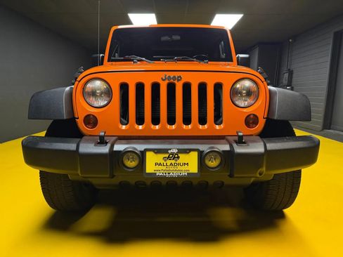 Used 2012 Jeep Wrangler Unlimited Sport AWD/4WD image 2