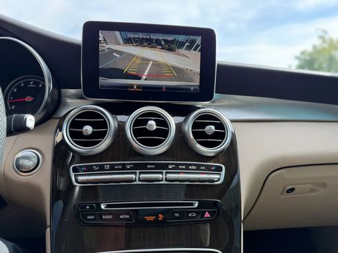 Used 2018 Mercedes-Benz GLC 300 4MATIC image 16