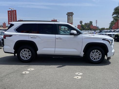 Certified 2025 Toyota Sequoia SR5 AWD/4WD image 10
