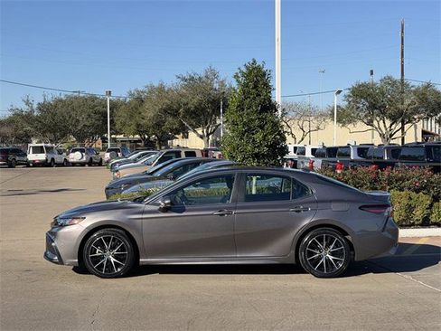 Certified 2024 Toyota Camry SE image 4