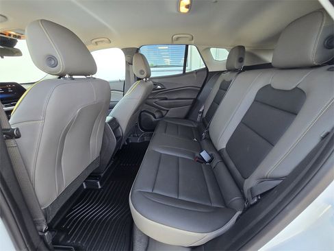 Used 2025 Chevrolet Trax ACTIV w/ Driver Confidence Package image 12