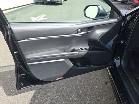 Used 2019 Toyota Camry SE image 18