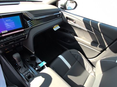 Certified 2026 Toyota Camry SE w/ Convenience Package image 23