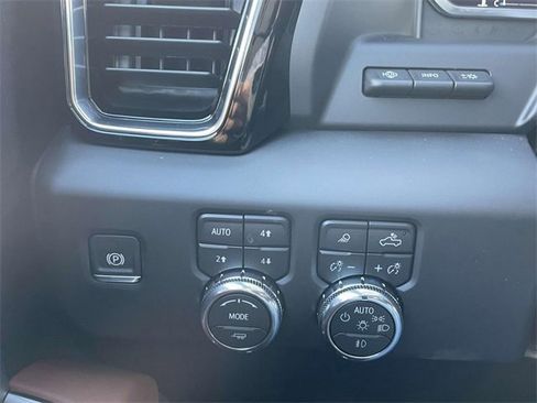 New 2026 GMC Sierra 2500 Denali Ultimate w/ LPO, Black Badging Package image 18