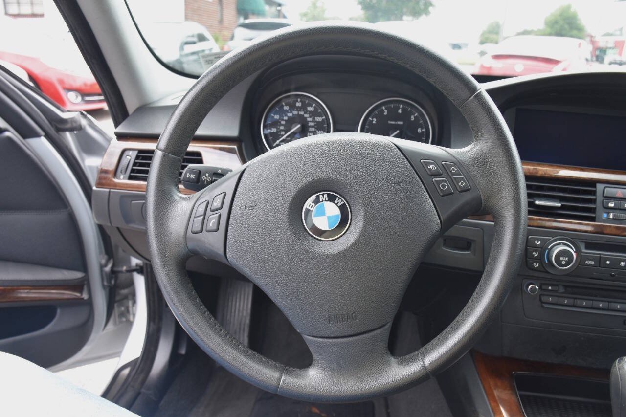 Used 2010 BMW 328i Sedan RWD image 17