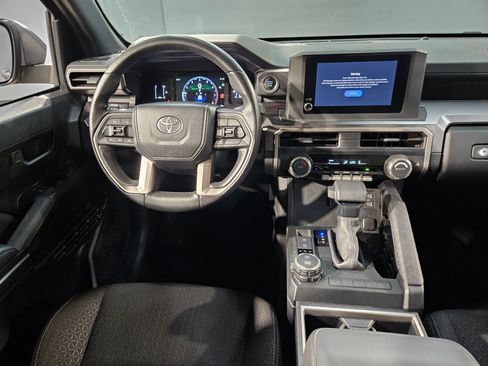 Used 2025 Toyota 4Runner SR5 AWD/4WD image 9