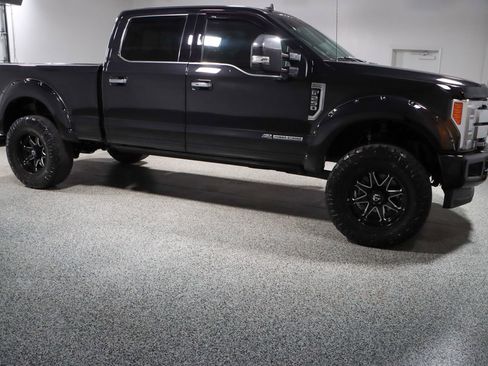 Used 2019 Ford F250 Platinum w/ Platinum Ultimate Package image 6