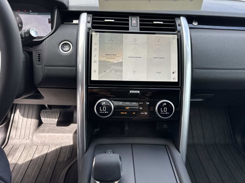 Certified 2025 Land Rover Discovery S image 26