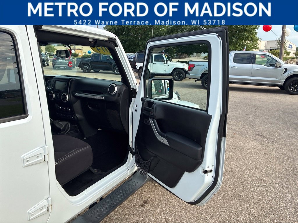 Used 2014 Jeep Wrangler Unlimited Sahara AWD/4WD image 40