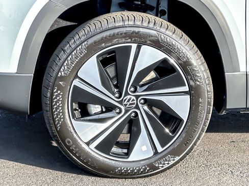New 2026 Volkswagen Taos SE AWD/4WD image 24