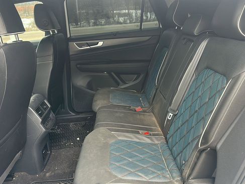 Used 2024 Volkswagen Atlas Cross Sport SEL Premium R-Line image 22