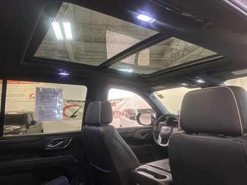 Used 2023 GMC Yukon XL SLT w/ SLT Premium Package AWD/4WD image 13