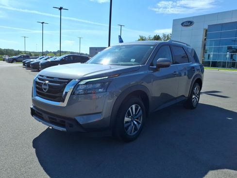 Used 2025 Nissan Pathfinder SL FWD image 7