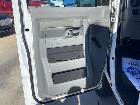 Used 2011 Ford E-450 and Econoline 450 Super Duty image 13
