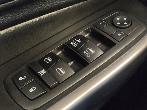 Used 2019 Jeep Cherokee Limited AWD/4WD image 27