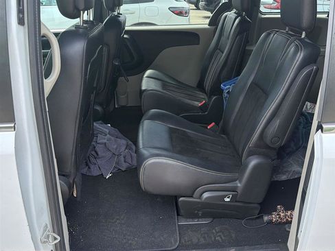 Used 2018 Dodge Grand Caravan SXT FWD image 12