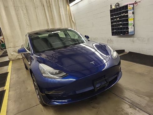 Used 2019 Tesla Model 3 Standard Range Plus image 5