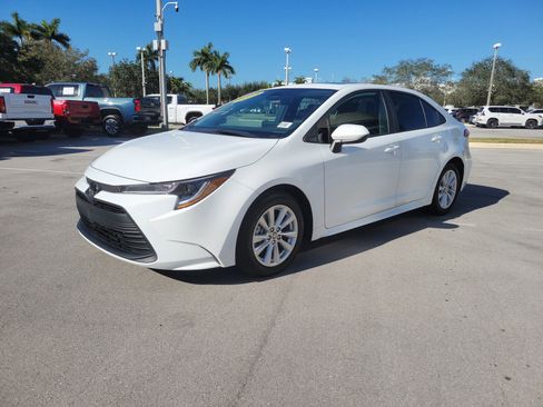 Used 2023 Toyota Corolla LE w/ LE Premium Package image 7