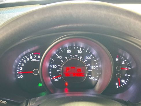 Used 2016 Kia Soul + FWD image 14
