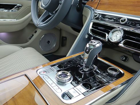 Used 2023 Bentley Flying Spur Azure image 30