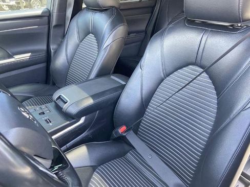 Used 2023 Toyota Highlander XSE FWD image 16