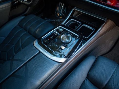 Used 2023 BMW i7 xDrive60 w/ Executive Package 2 image 35