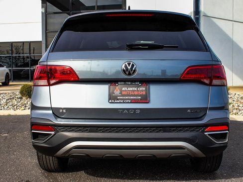 Used 2024 Volkswagen Taos SE w/ Panoramic Sunroof Package image 5
