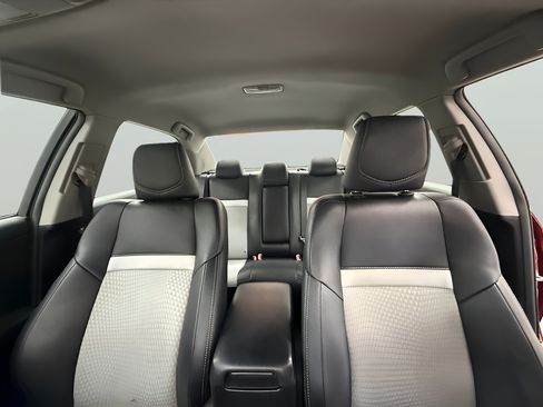 Used 2012 Toyota Camry SE FWD image 12