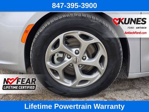 Used 2023 Chrysler Pacifica Limited image 12